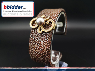 Rochenlederarmband - 750er Goldapplikation mit 51 Diamanten und Tahitiperle